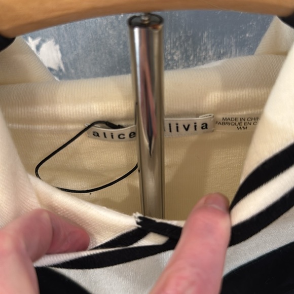 ALICE + OLIVIA OSCAR STACEFACE HOODIE NWOT - Picture 2 of 4
